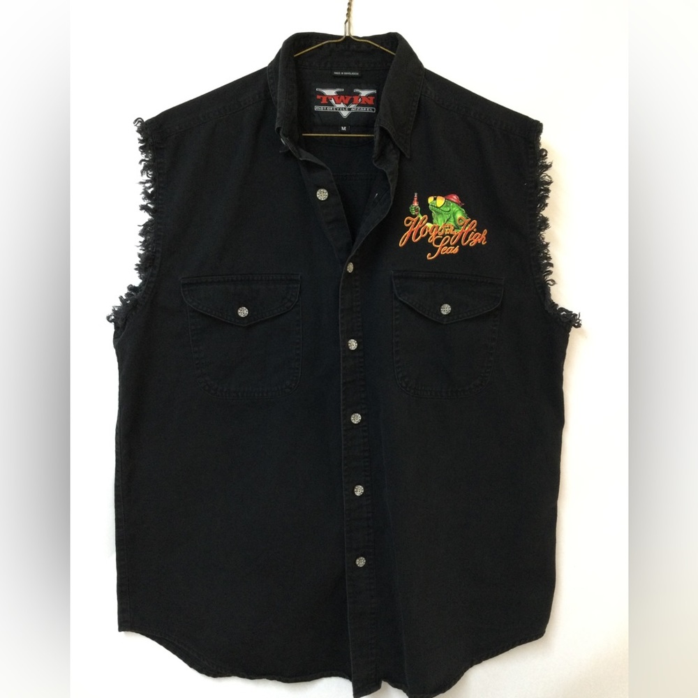 Vintage  ’Hogs on the High Sea” graphic t-shirt Medium
